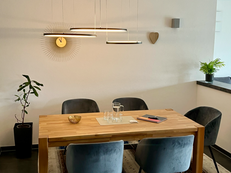 Besprechungstisch im Immobilienbüro
